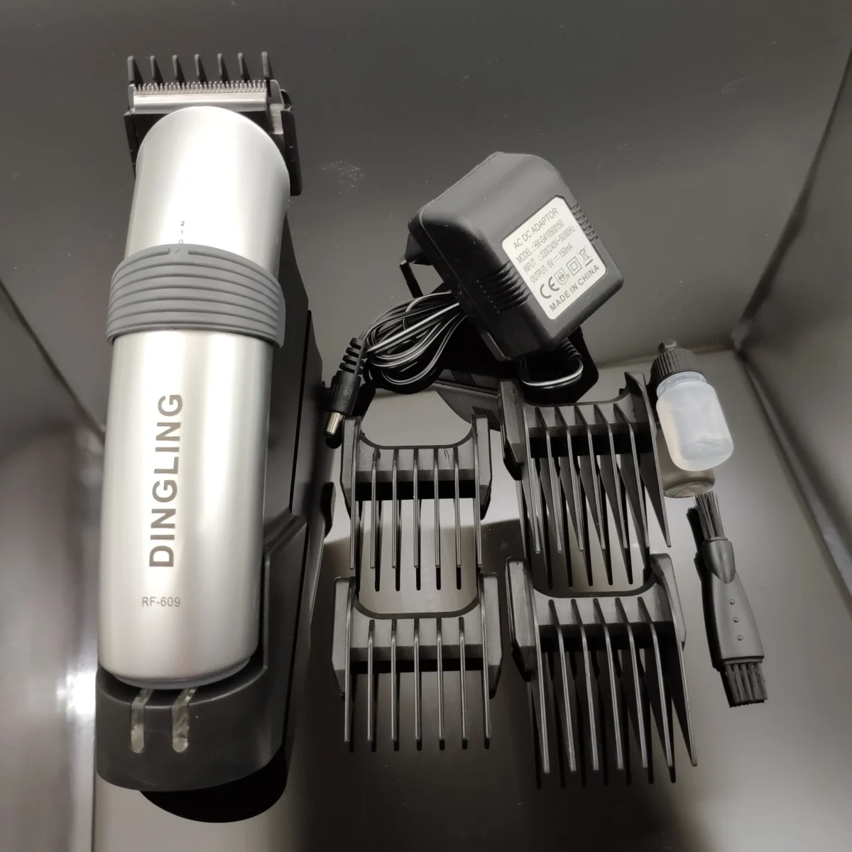 dingling Professional Hair Clipper Rechargeable Carbon Steel Blade Hair Trimmer For Men 8 Hours Charge Time 220V 50Hz