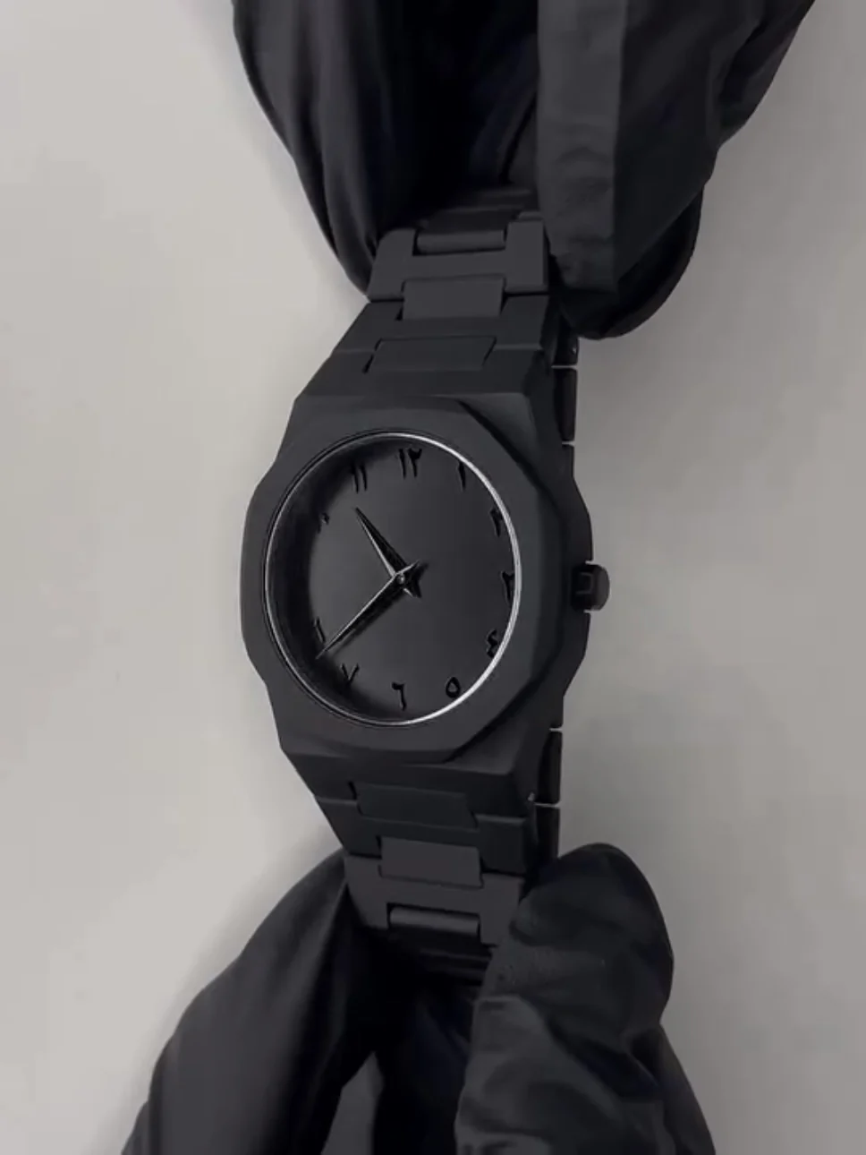 37CF3CEE-2315-42B2-9153-E22C66C2F310 Luxury Black Aura Watch for Men - Image 5
