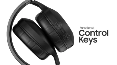 Ronin R-1500 Over-Ear Headphone with soft ear cups and an adjustable headband, highlighting the comfortable, classic design.